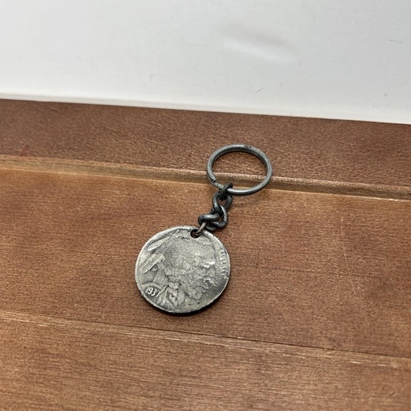 The Plus Bank Onley Oak Hall Virginia Metal Round Keychain, Vintage‎ - Picture 2 of 3
